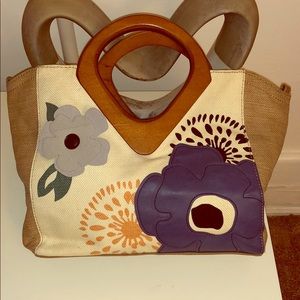 Relic handbag with wooden handle